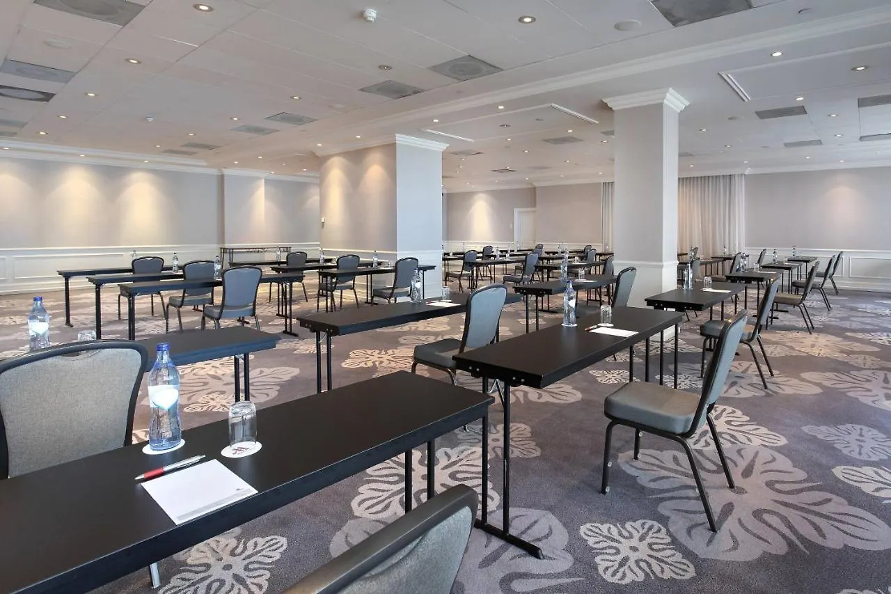 Lisbon Marriott Hotel 4*,