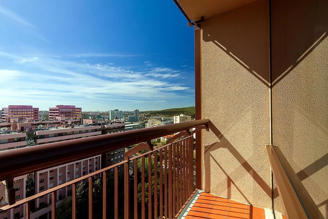 Lisbon Marriott Hotel 4*,